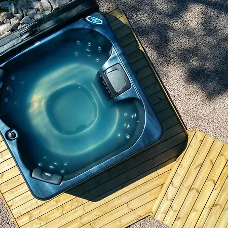 Himoskuutio 6 Inc Outdoor Jacuzzi Jämsä