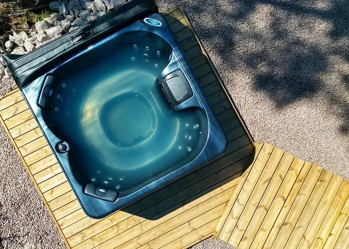 Himoskuutio 6 Inc Outdoor Jacuzzi Jämsä